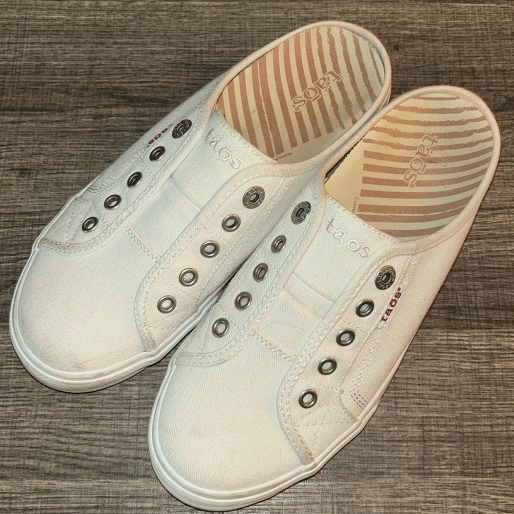 EUC Taos slip on sneakers with arch support 9